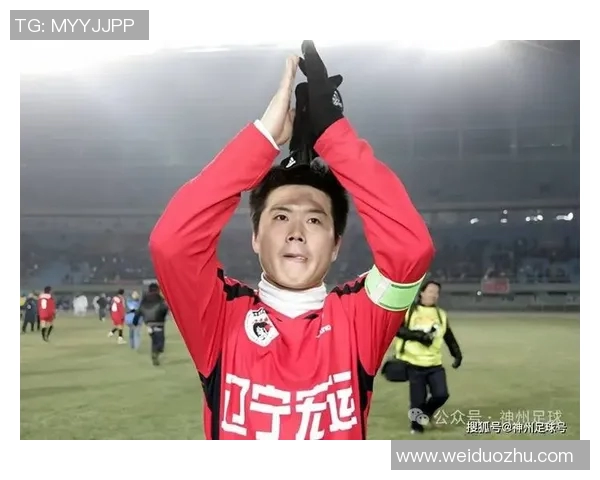 足球场上的英俊传奇：这些帅气球星如何凭魅力征服球迷和赛场